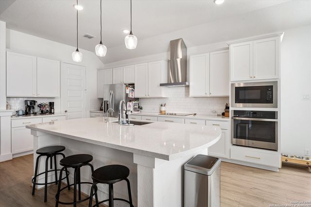 411 Aurora Basin, Cibolo, TX 78108
