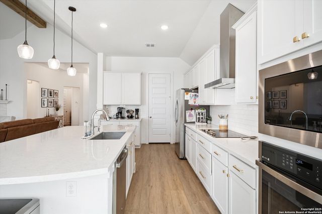 411 Aurora Basin, Cibolo, TX 78108