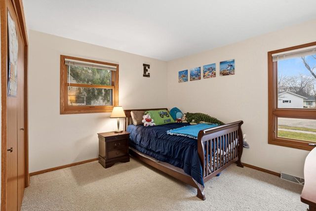 955 W Whitefish ROAD, Port Washington, WI 53074
