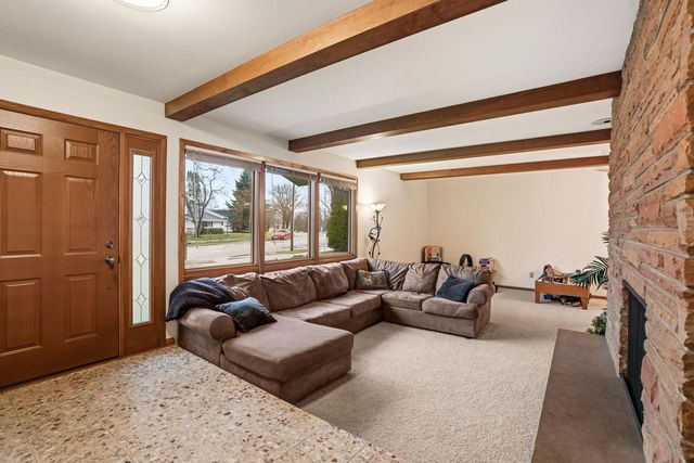 955 W Whitefish ROAD, Port Washington, WI 53074