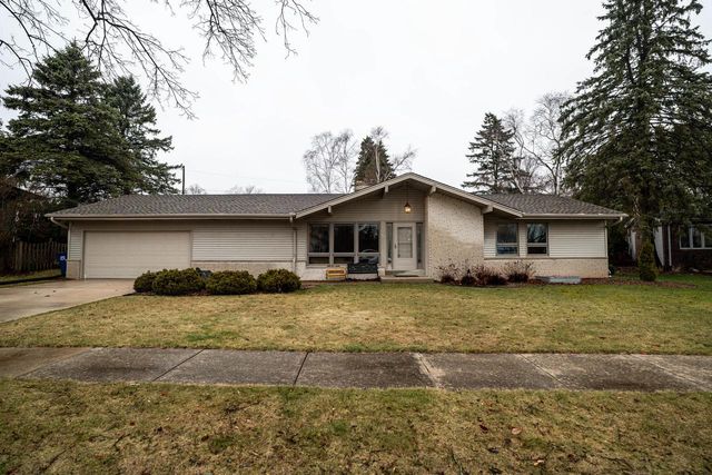 955 W Whitefish ROAD, Port Washington, WI 53074
