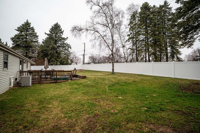 955 W Whitefish ROAD, Port Washington, WI 53074