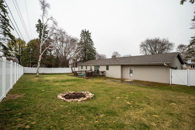 955 W Whitefish ROAD, Port Washington, WI 53074