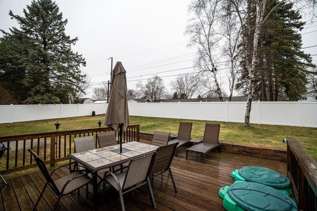 955 W Whitefish ROAD, Port Washington, WI 53074
