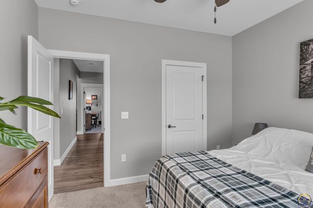 7612 SW 24th TER, Topeka, KS 66614