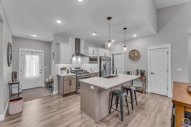 7612 SW 24th TER, Topeka, KS 66614