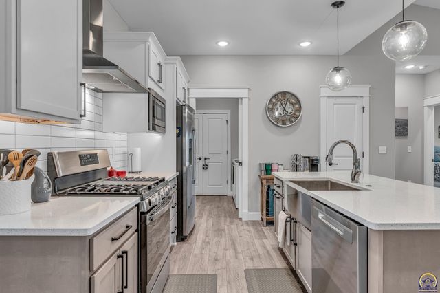 7612 SW 24th TER, Topeka, KS 66614