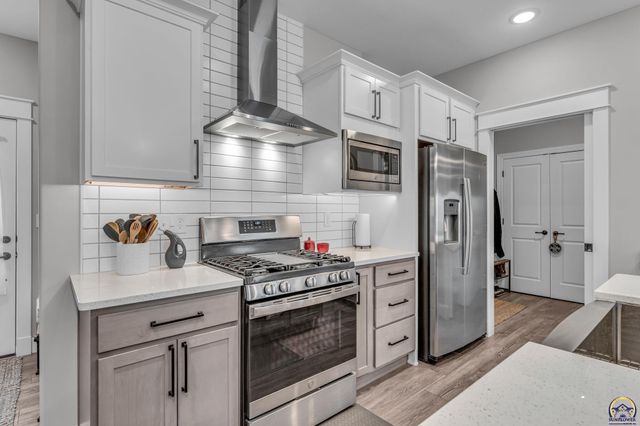 7612 SW 24th TER, Topeka, KS 66614