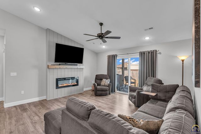 7612 SW 24th TER, Topeka, KS 66614