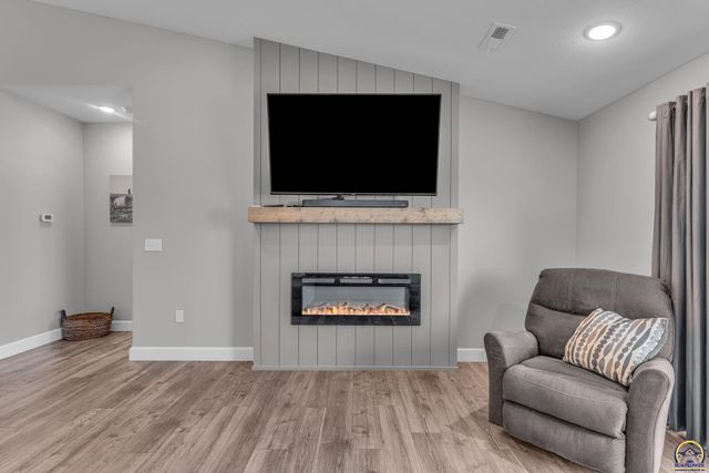 7612 SW 24th TER, Topeka, KS 66614