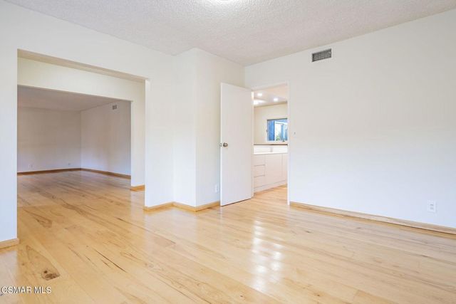 2085 Rayshire Street, Thousand Oaks, CA 91362