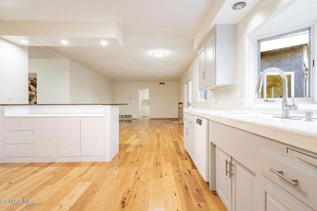 2085 Rayshire Street, Thousand Oaks, CA 91362