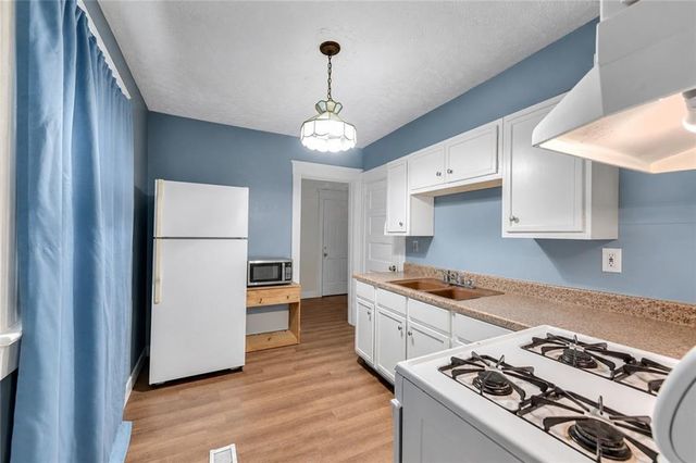 3944 BROOKLYN Avenue, Kansas City, MO 64130