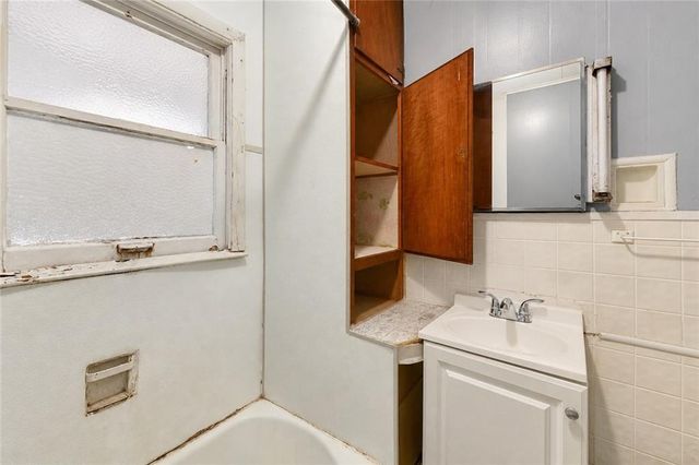3944 BROOKLYN Avenue, Kansas City, MO 64130