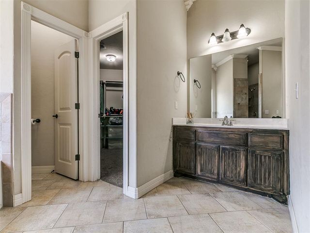 1612 Dorothy Drive, Moore, OK 73170