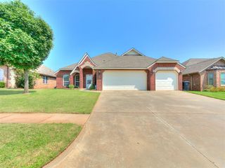 1612 Dorothy Drive, Moore, OK 73170