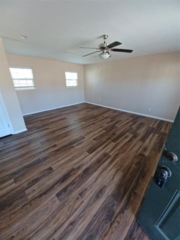 509 S Fannin Street B, Rockwall, TX 75087