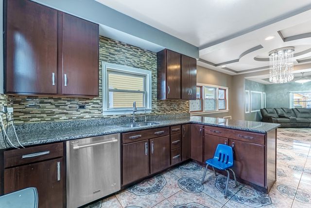 15117 Vine Avenue, Harvey, IL 60426