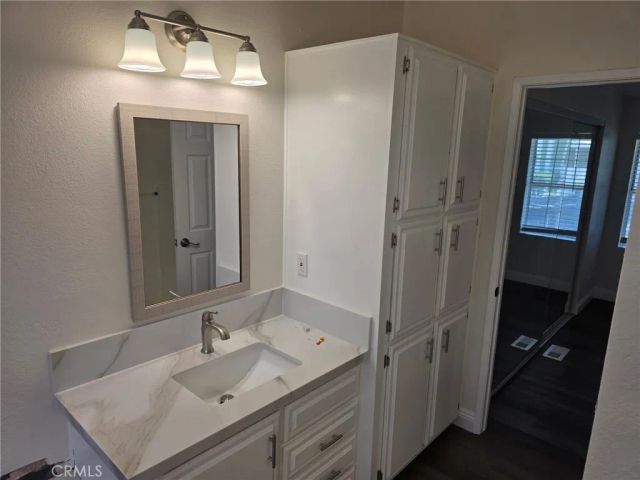 4901 Green River 254, Corona, CA 92880