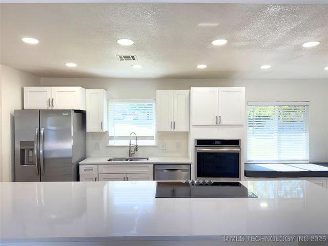 24037 Gordon Street, Broken Arrow, OK 74014