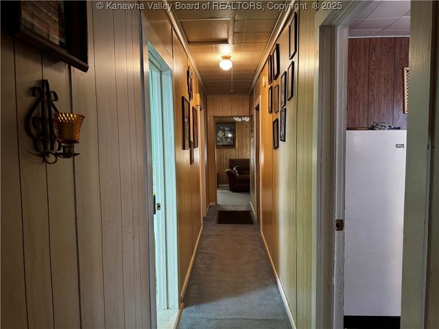 1386 Charleston Road, Poca, WV 25159