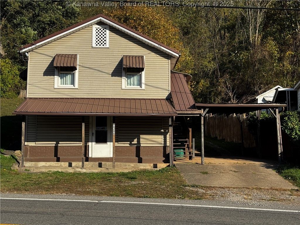 1386 Charleston Road, Poca, WV 25159