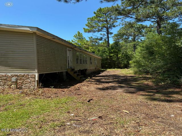 6079 Road 382, Kiln, MS 39556