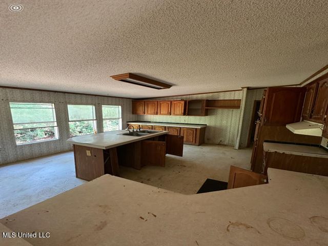 6079 Road 382, Kiln, MS 39556