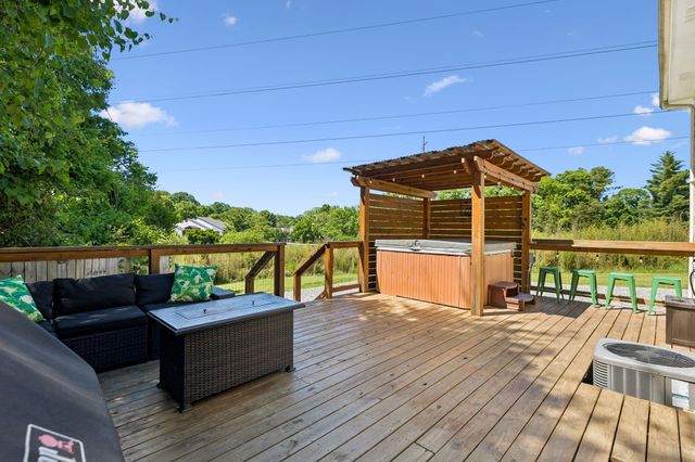 632 Larchwood Dr, Nashville, TN 37214