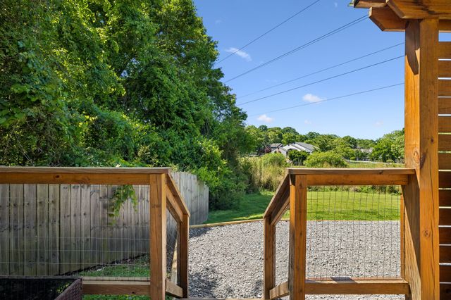 632 Larchwood Dr, Nashville, TN 37214