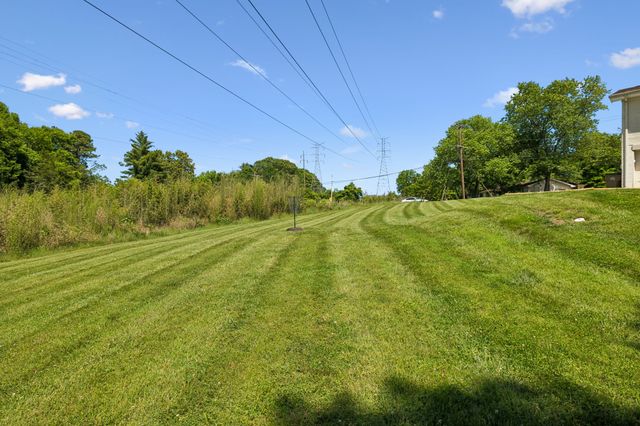 632 Larchwood Dr, Nashville, TN 37214