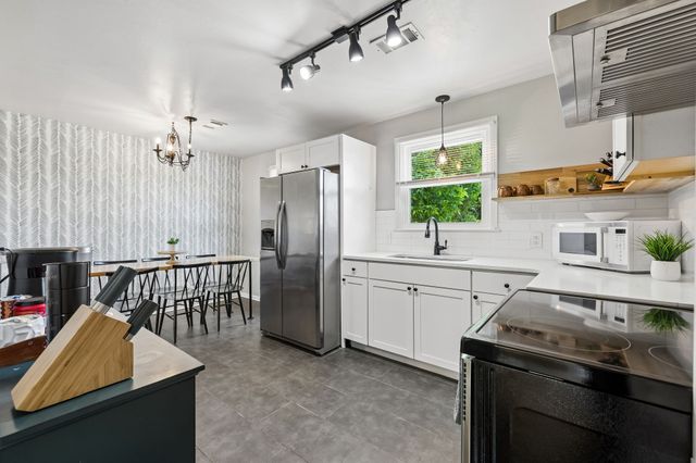 632 Larchwood Dr, Nashville, TN 37214