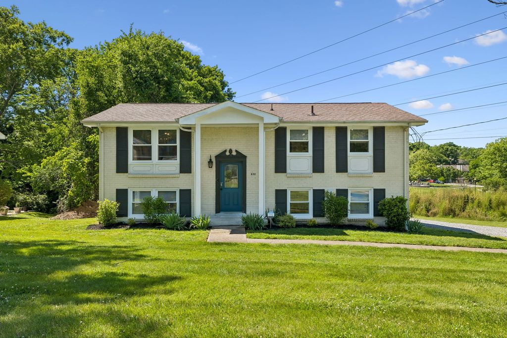 632 Larchwood Dr, Nashville, TN 37214