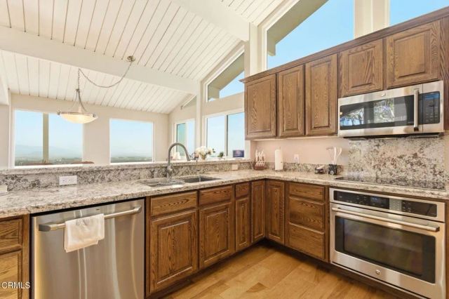 888 W Highland Drive, Camarillo, CA 93010