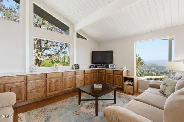 888 W Highland Drive, Camarillo, CA 93010