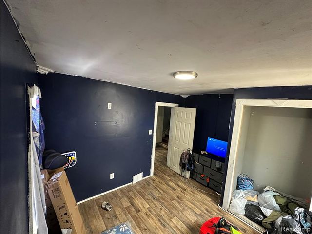 9459 Lakepointe Street, Detroit, MI 48224