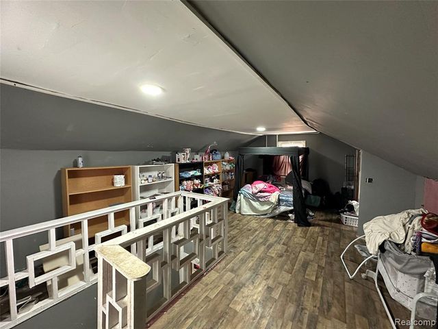 9459 Lakepointe Street, Detroit, MI 48224