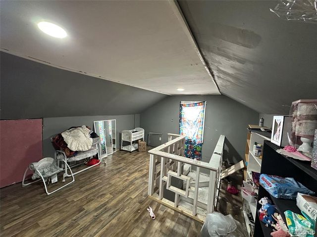 9459 Lakepointe Street, Detroit, MI 48224