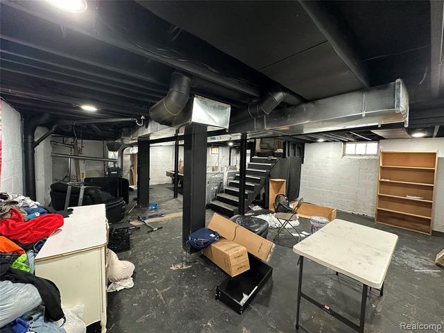 9459 Lakepointe Street, Detroit, MI 48224