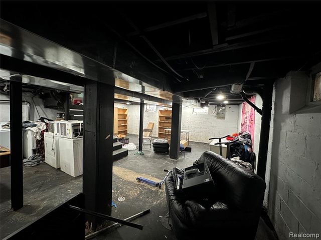 9459 Lakepointe Street, Detroit, MI 48224