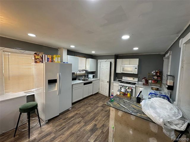 9459 Lakepointe Street, Detroit, MI 48224