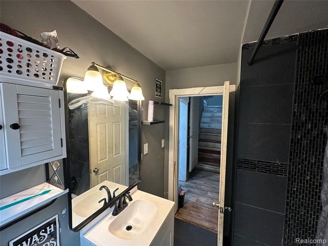 9459 Lakepointe Street, Detroit, MI 48224