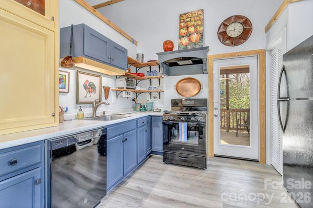 74 S Alta Vista Drive, Saluda, NC 28773