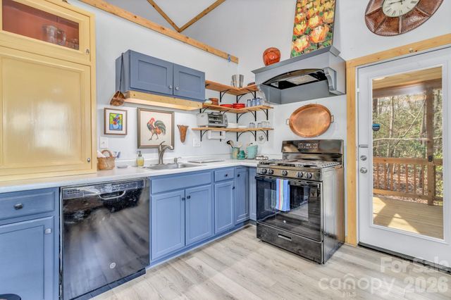 74 S Alta Vista Drive, Saluda, NC 28773