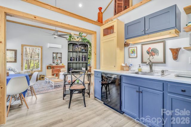 74 S Alta Vista Drive, Saluda, NC 28773