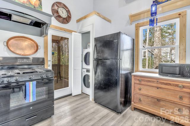 74 S Alta Vista Drive, Saluda, NC 28773
