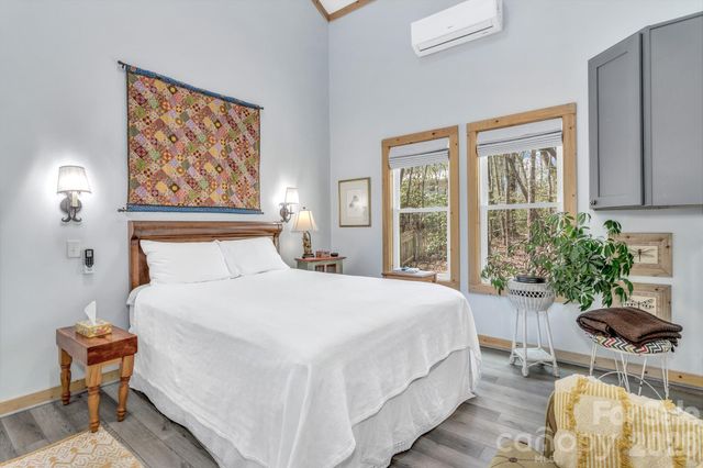 74 S Alta Vista Drive, Saluda, NC 28773