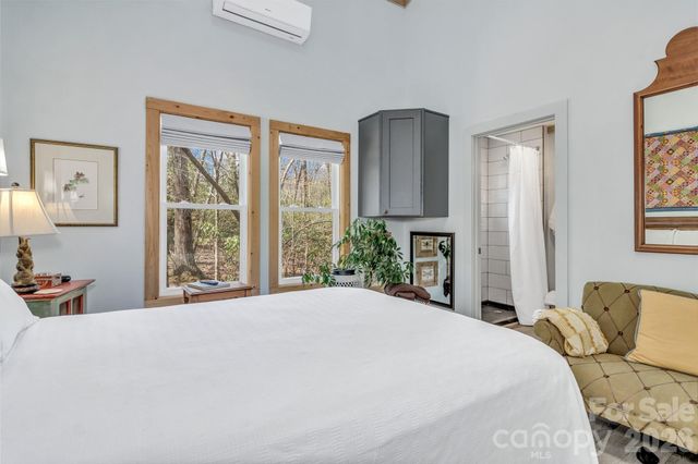74 S Alta Vista Drive, Saluda, NC 28773