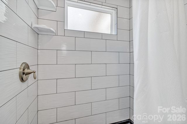 74 S Alta Vista Drive, Saluda, NC 28773