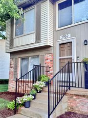2952 Roundtree Drive, Troy, MI 48083